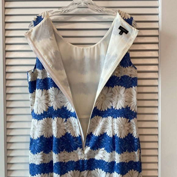 Talbots Sleeveless Dress Size 12 Blue/White Sunflower Pattern - Picture 6 of 7